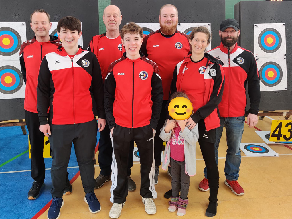Gruppenbild der Bogenschützen des 1. BSC Rottal auf dem 17. Indoor Turnier des PSV München