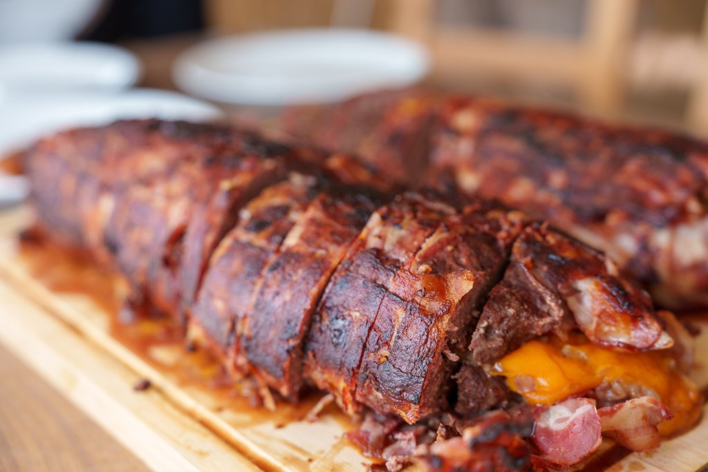 Fleisch Bratenrolle zum Mittagstisch am Saisonstart der Bogenschützen